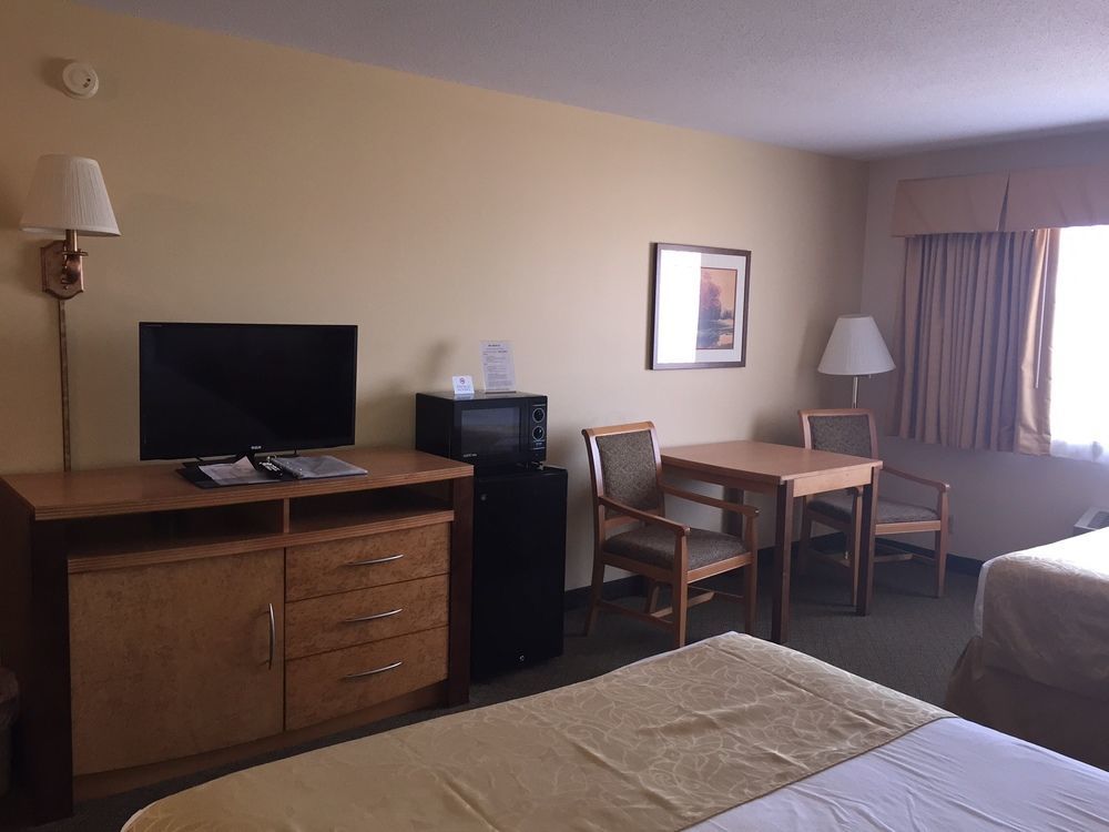 Boarders Inn & Suites By Cobblestone Hotels Superior Exterior foto