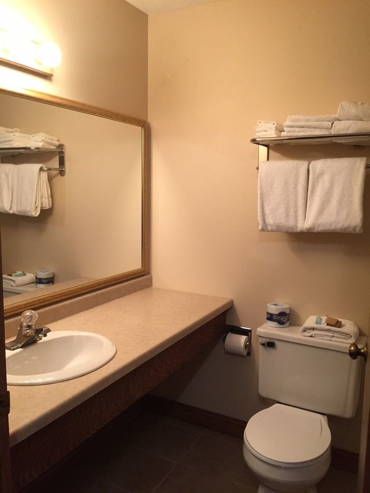 Boarders Inn & Suites By Cobblestone Hotels Superior Exterior foto