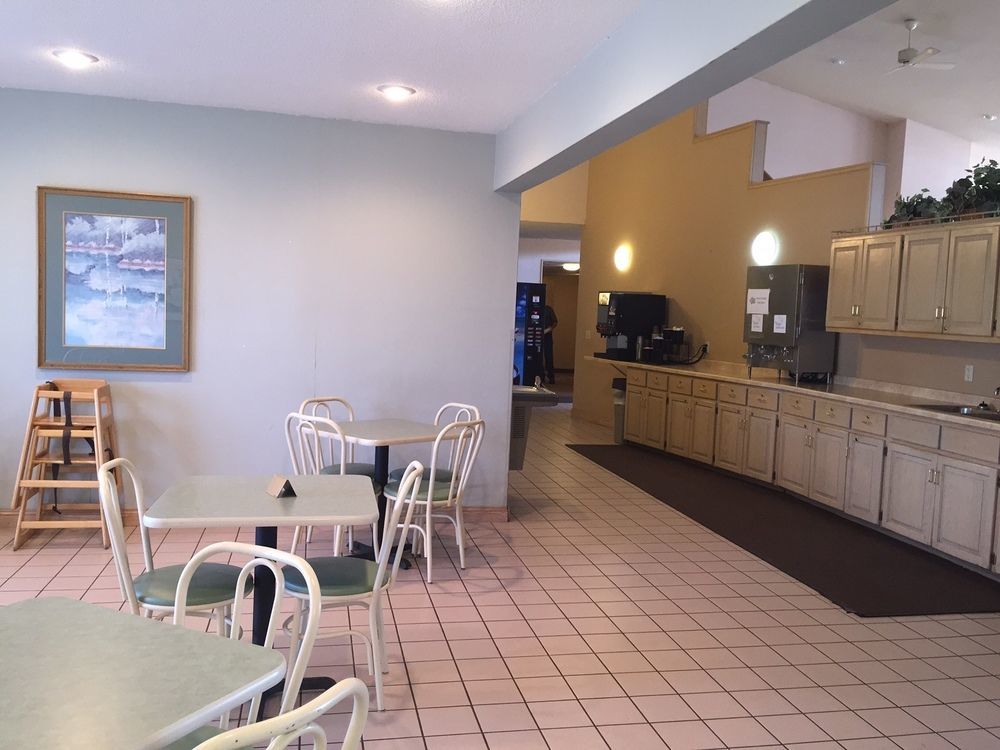 Boarders Inn & Suites By Cobblestone Hotels Superior Exterior foto