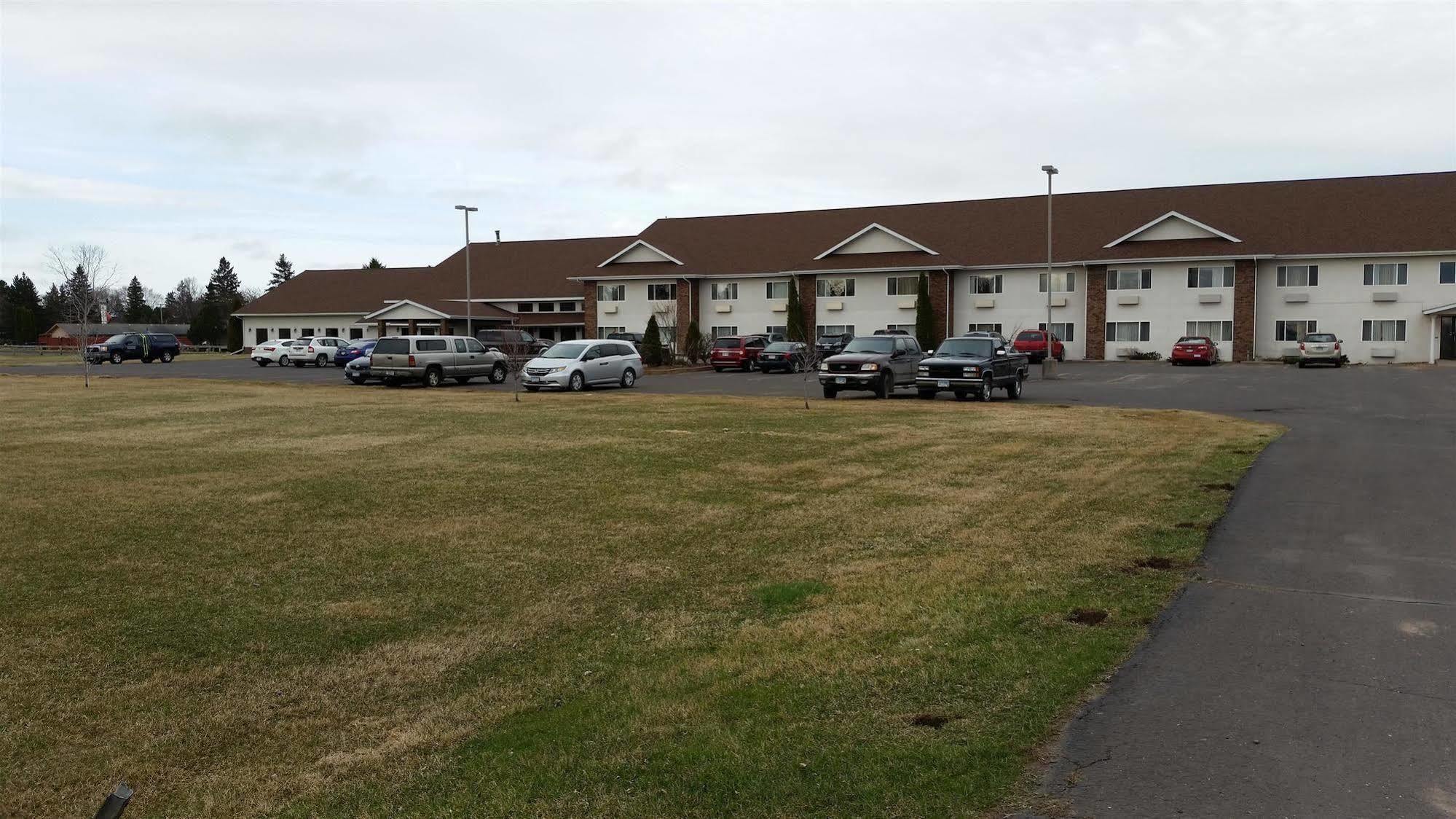Boarders Inn & Suites By Cobblestone Hotels Superior Exterior foto