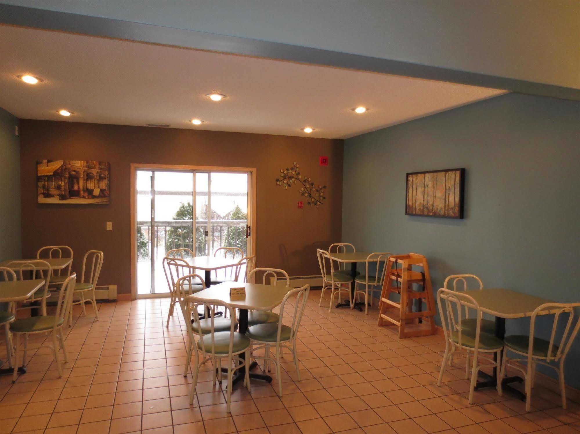 Boarders Inn & Suites By Cobblestone Hotels Superior Exterior foto