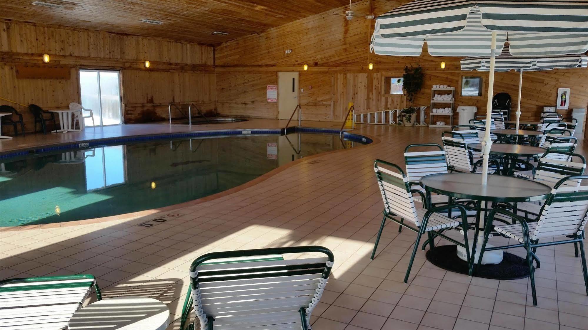 Boarders Inn & Suites By Cobblestone Hotels Superior Exterior foto