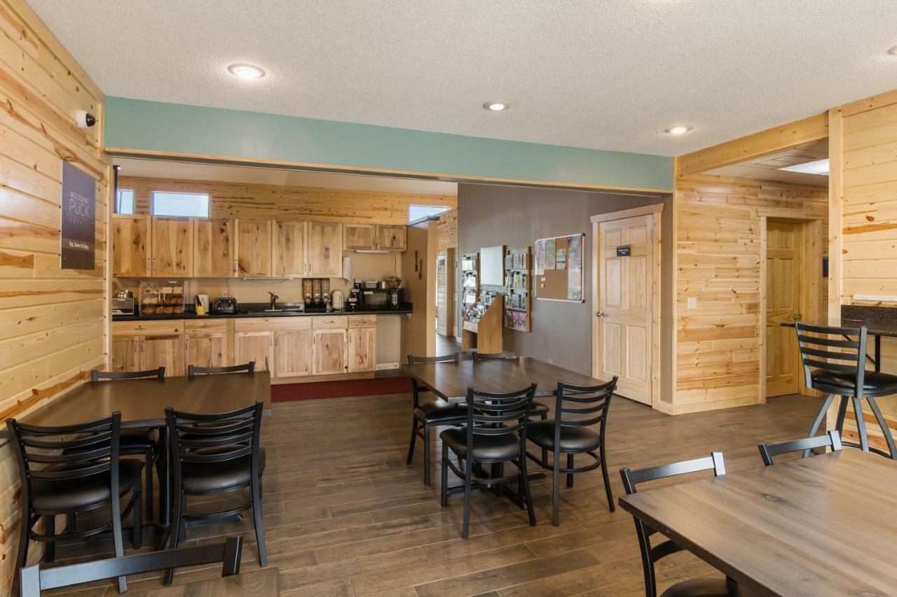 Boarders Inn & Suites By Cobblestone Hotels Superior Exterior foto