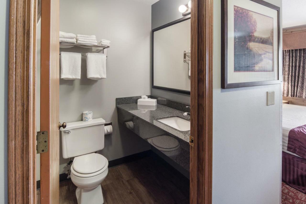 Boarders Inn & Suites By Cobblestone Hotels Superior Exterior foto