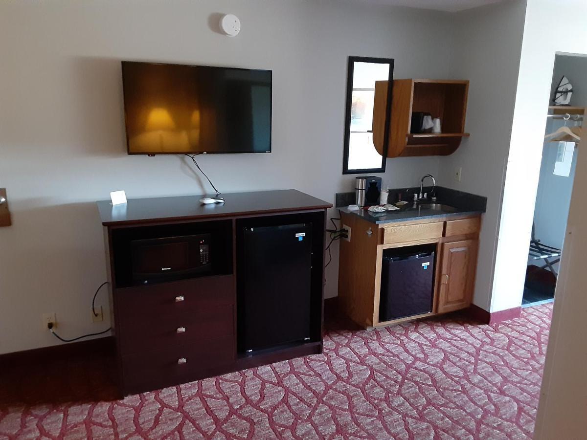 Boarders Inn & Suites By Cobblestone Hotels Superior Exterior foto